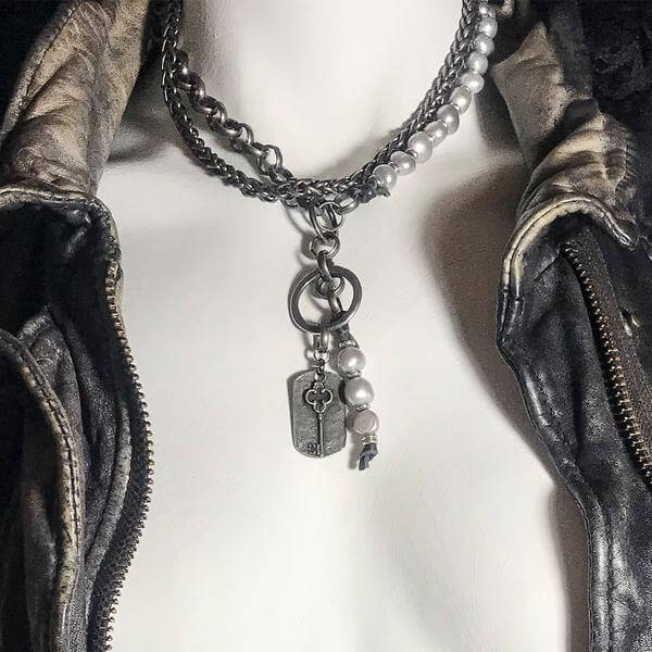 Army Necklace - Pewter Army Insignia with Skulls Pendant on 23 Inch Ch |  Jewelry Trends
