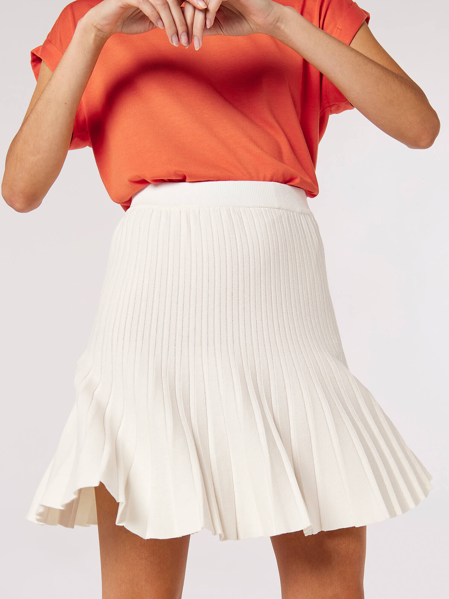 Style Review: The return of pleated skirts
